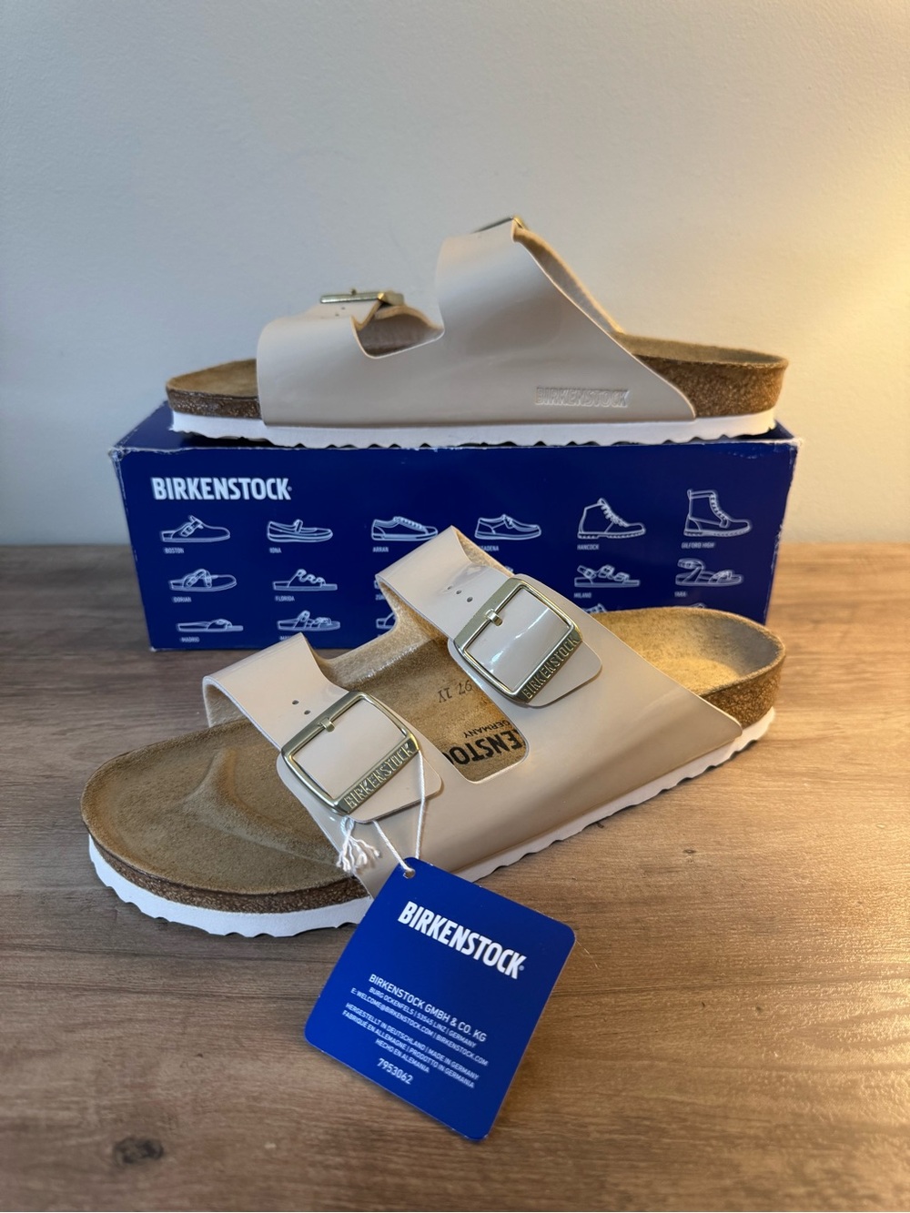 Birkenstock Arizona High Shine in Sand - Picture 13 of 14